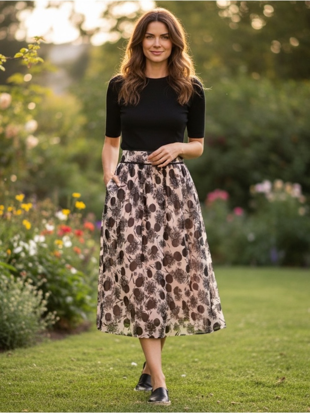 Chic Floral A-Line Floral Skirt in Black and Light Pink